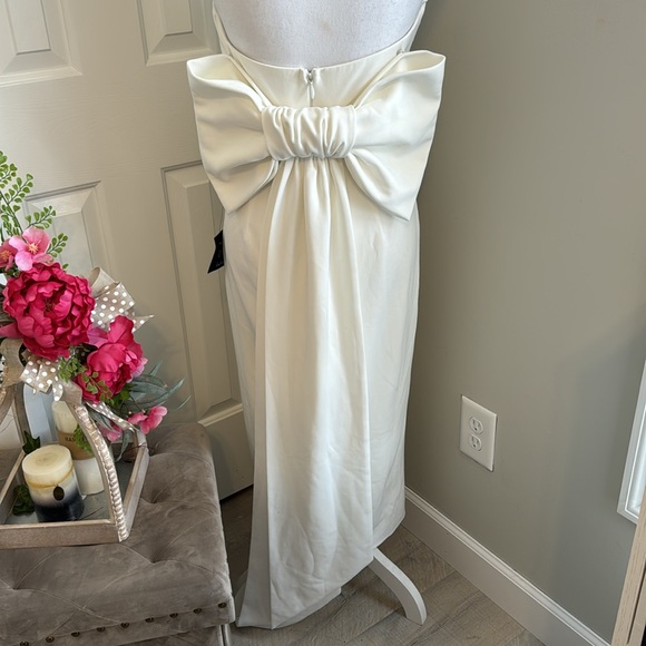 NWT- Strapless White Bow Dress with left side Slit - Picture 3 of 5